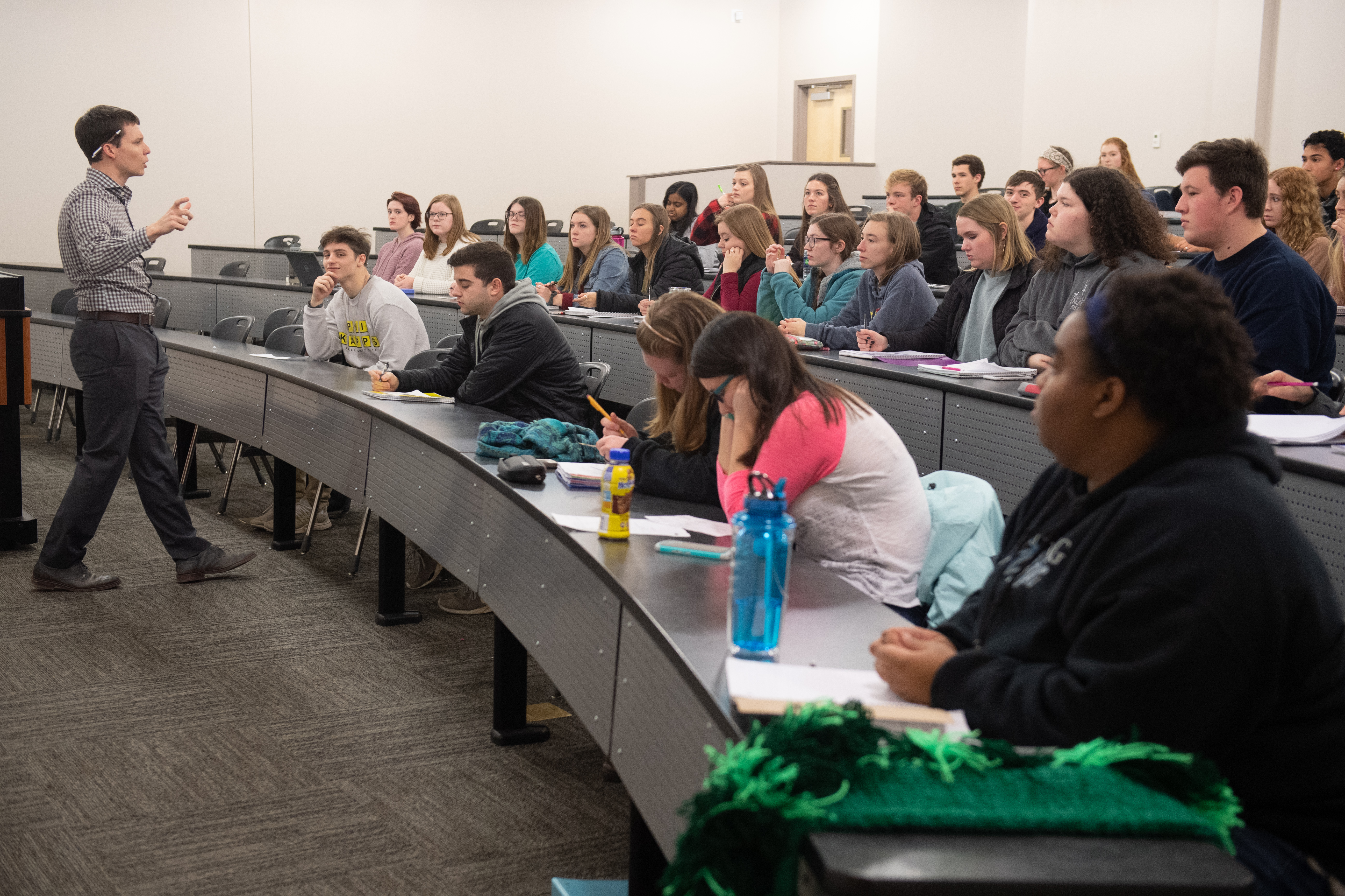 Biology lecture in lecture hall 181